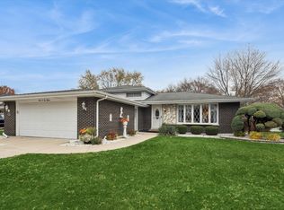 9S215 Florence Ave, Downers Grove, IL 60516