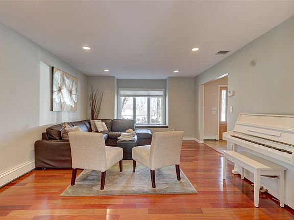 4th image of 96 Stonehurst Ln
