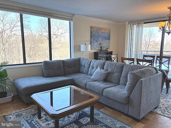 5th image of 5225 Pooks Hill Rd APT 528N