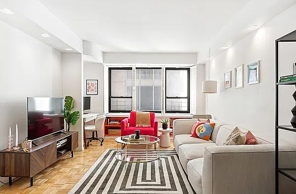 1st image of 210 E 47th St APT 7C