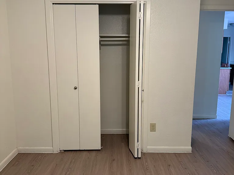 2nd bedroom with closet