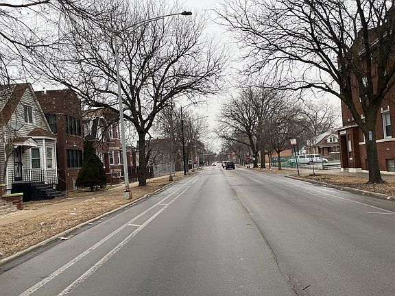 5th image of 1052 W Marquette Rd