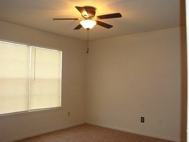 343 Brookfield Rd — Photo 10