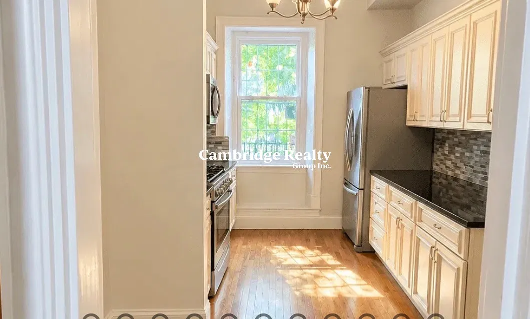 4 bed, 1.0 bath, 1200 sqft, $4,900 — Photo 2