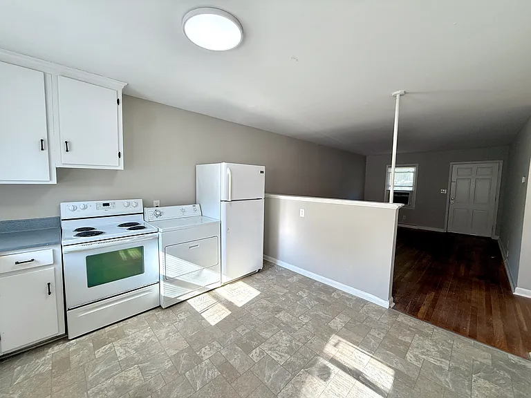 927 Dillard St #927 — Photo 3