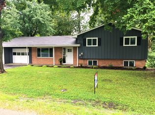 209 Highwood Dr, Belleville, IL 62223