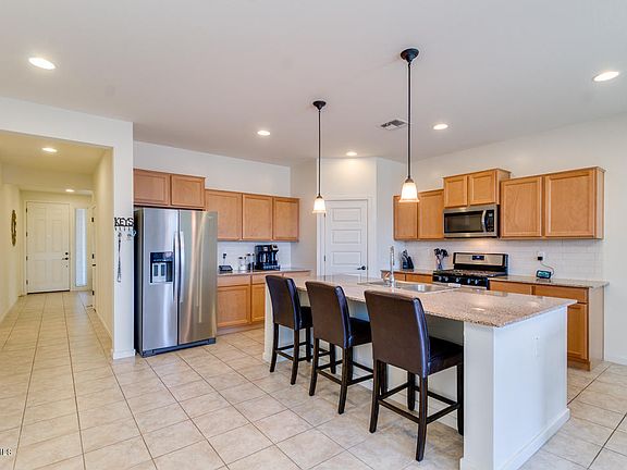 3rd image of 635 W Carlsbad Dr