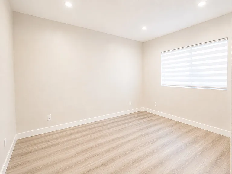 20261 Ermine St — Photo 14