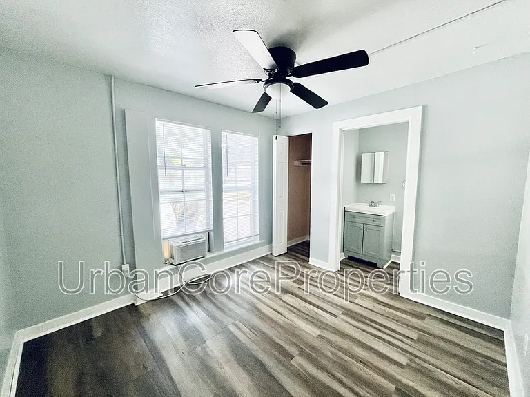 417 4th St N #201 — Photo 9