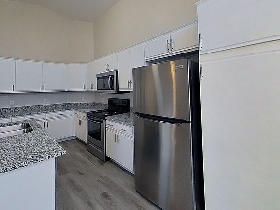 3rd image of 15947 W Smokey Dr