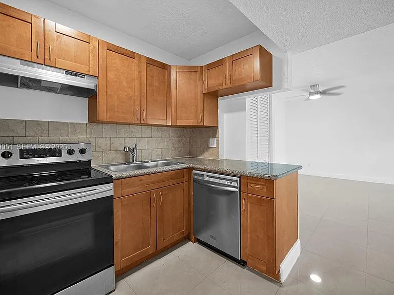 6907 SW 7th St — Photo 44