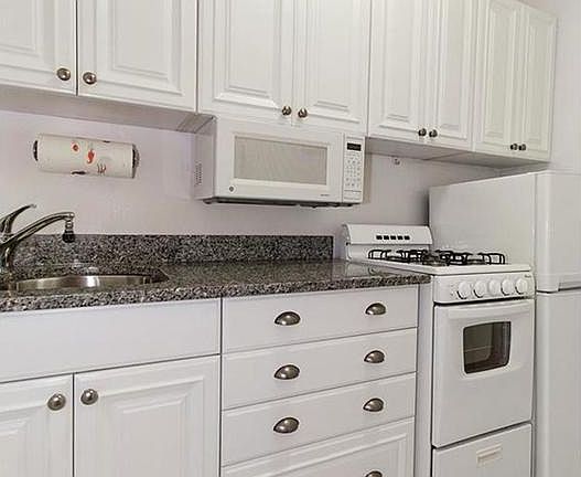5th image of 301 E 63rd St APT 10A