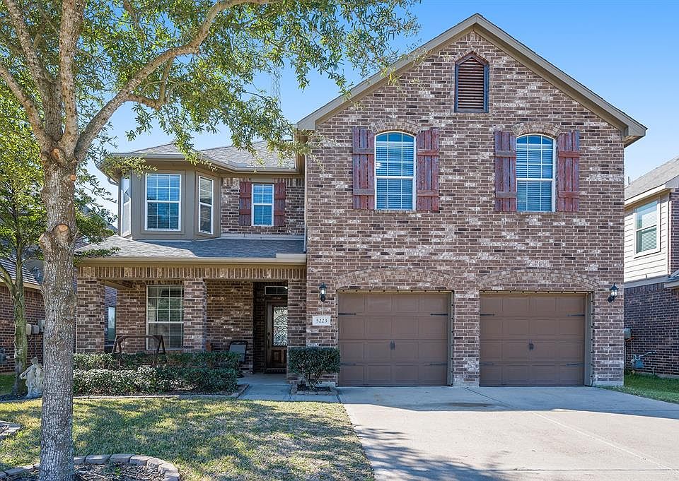 Welcome Home! 5223 Jay Thrush Drive!