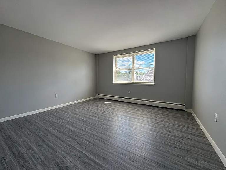 30 Gillette St #F5 — Photo 8