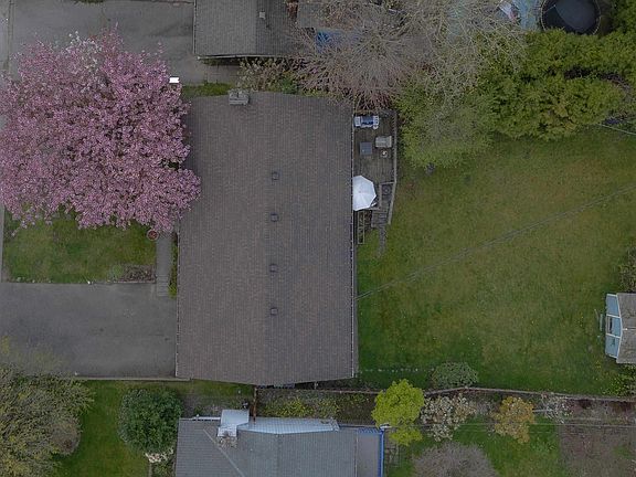 2nd image of 11064 Swan Cres