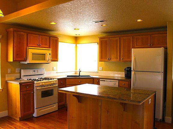 4th image of 61376 Woodbury Ln