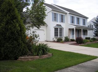 25 Eleanor Dr, Kendall Park, NJ 08824