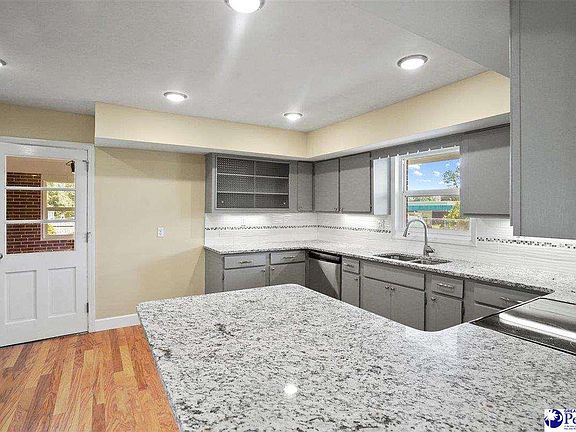 3rd image of 3008 E Eastway Dr