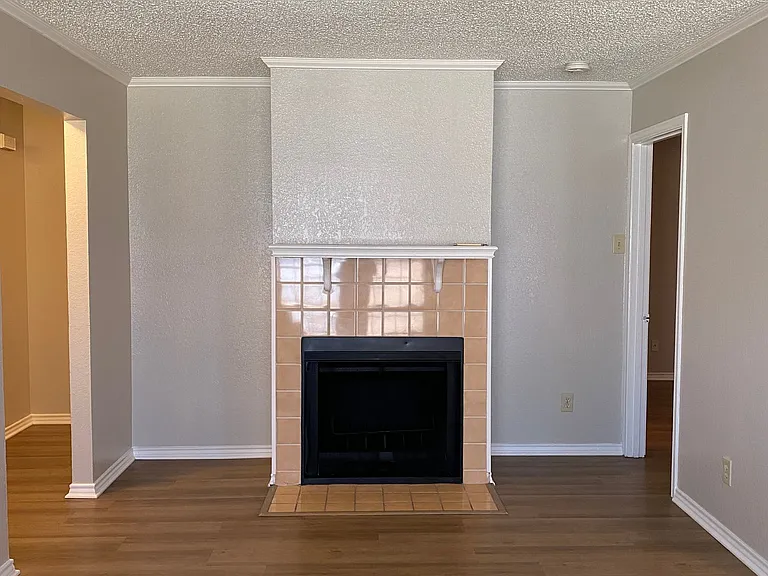 1112 Valley View St — Photo 5