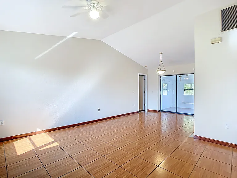 4428 Aladdin Ave — Photo 2