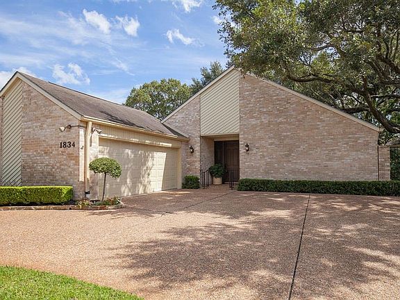 2nd image of 1834 Country Club Blvd