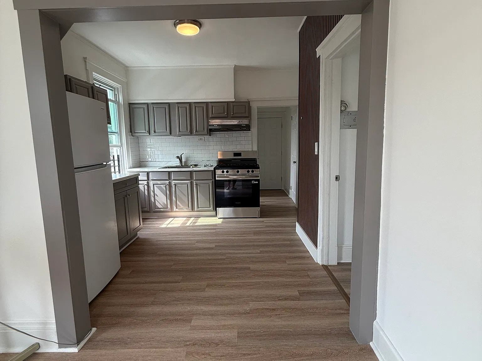 2 bed, 700 sqft, $2,200 — Photo 3