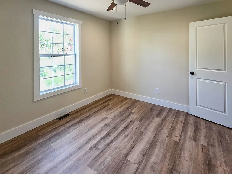 1422 Nolan Ave NW — Photo 6