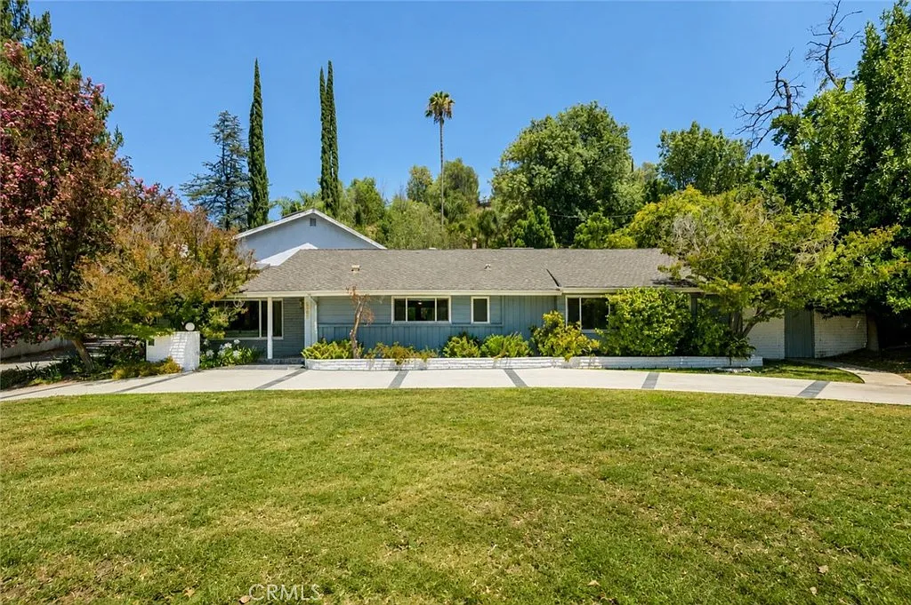 4 bed, 3.5 bath, 3070 sqft, $7,700 — Photo 3