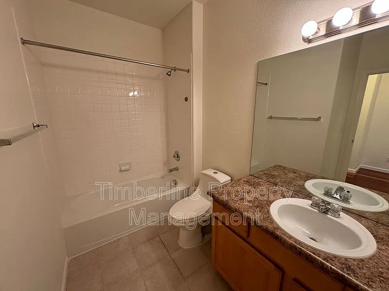 Building Photo - 6315 Andersen Mill Hts #304
