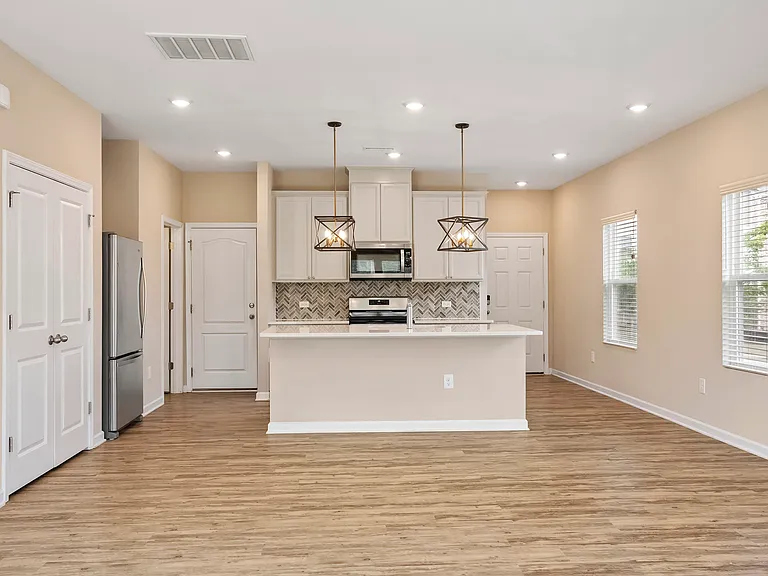 210 Adobe Pl — Photo 3