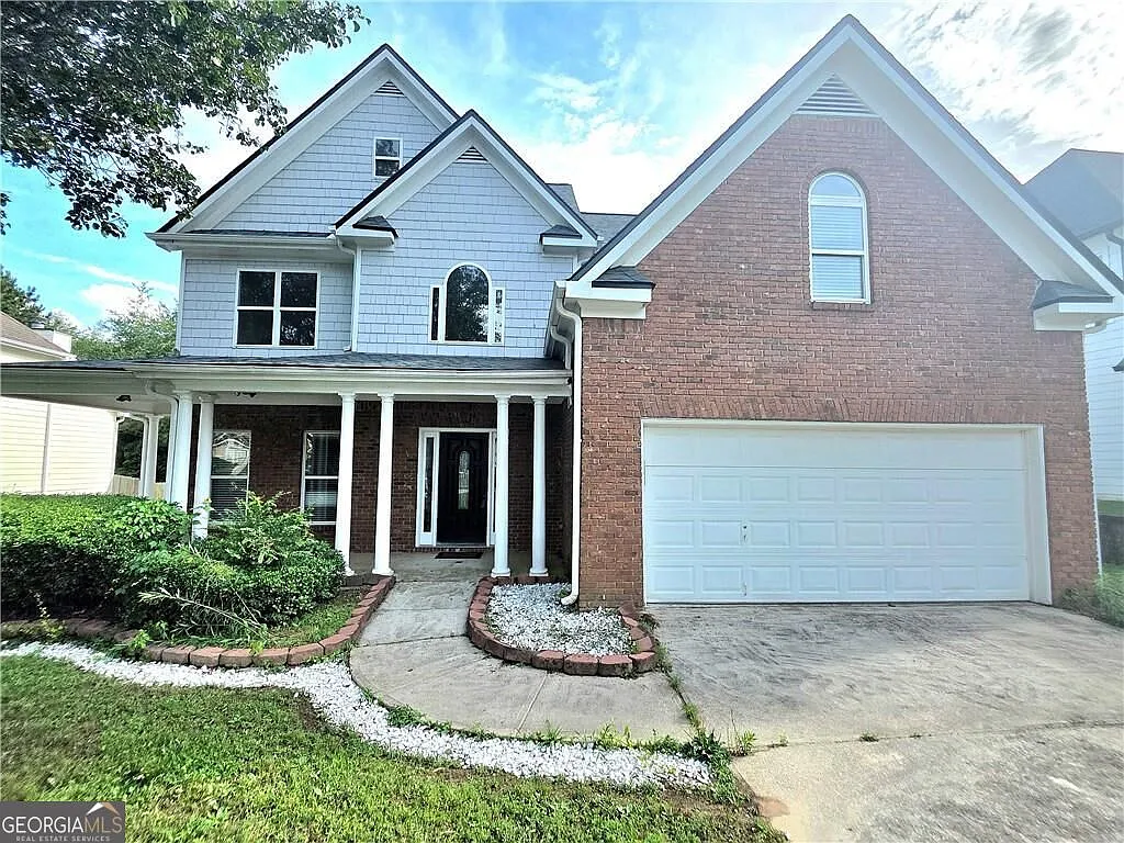 4 bed, 2.5 bath, $2,300 — Photo 1