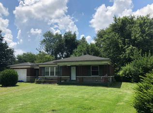 2300 Plantation Dr, Louisville, KY 40216