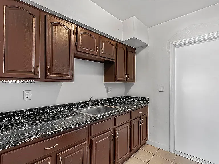 8031 Hawthorne Ave #1 — Photo 7