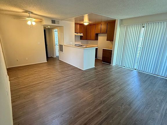 4th image of 1930 Vassar St #114