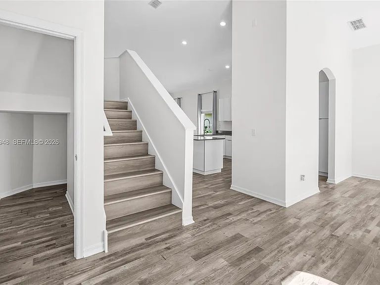 434 Castlemain Cir — Photo 9