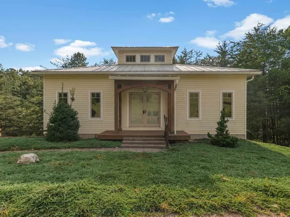 260 Chapel Cove Cir, Franklin, NC 28734