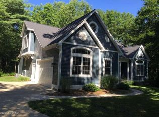 1861 N Ridgeview Ct, Ludington, MI 49431