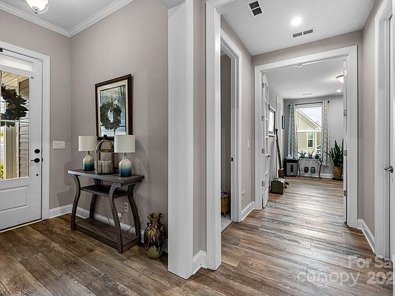4th image of 4127 Woodland View Dr