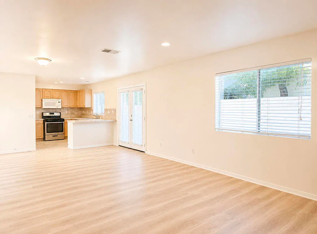 3 bed, 2.5 bath, 1687 sqft, $2,350 — Photo 2