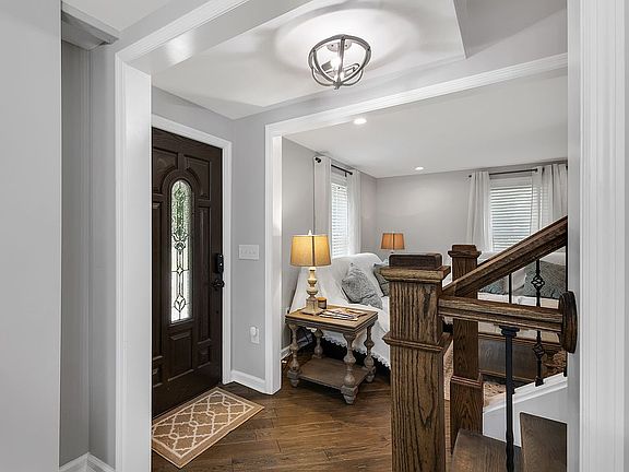 5th image of 525 Locust Grove Rd