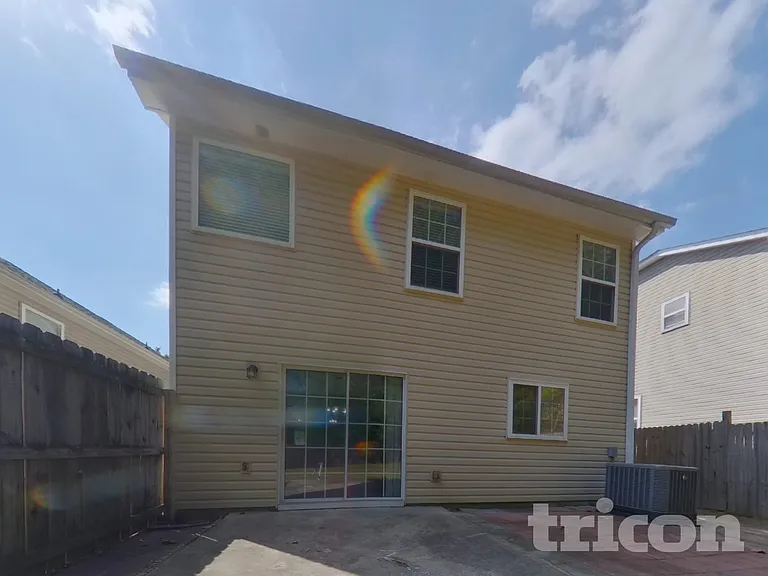 401 Silver Spring St — Photo 15