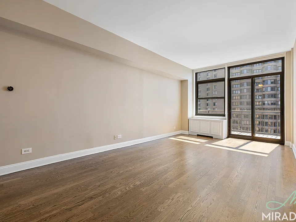 330 E 39th St #37C