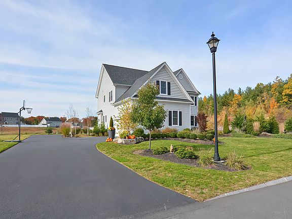 2nd image of 8 Oxbow Dr