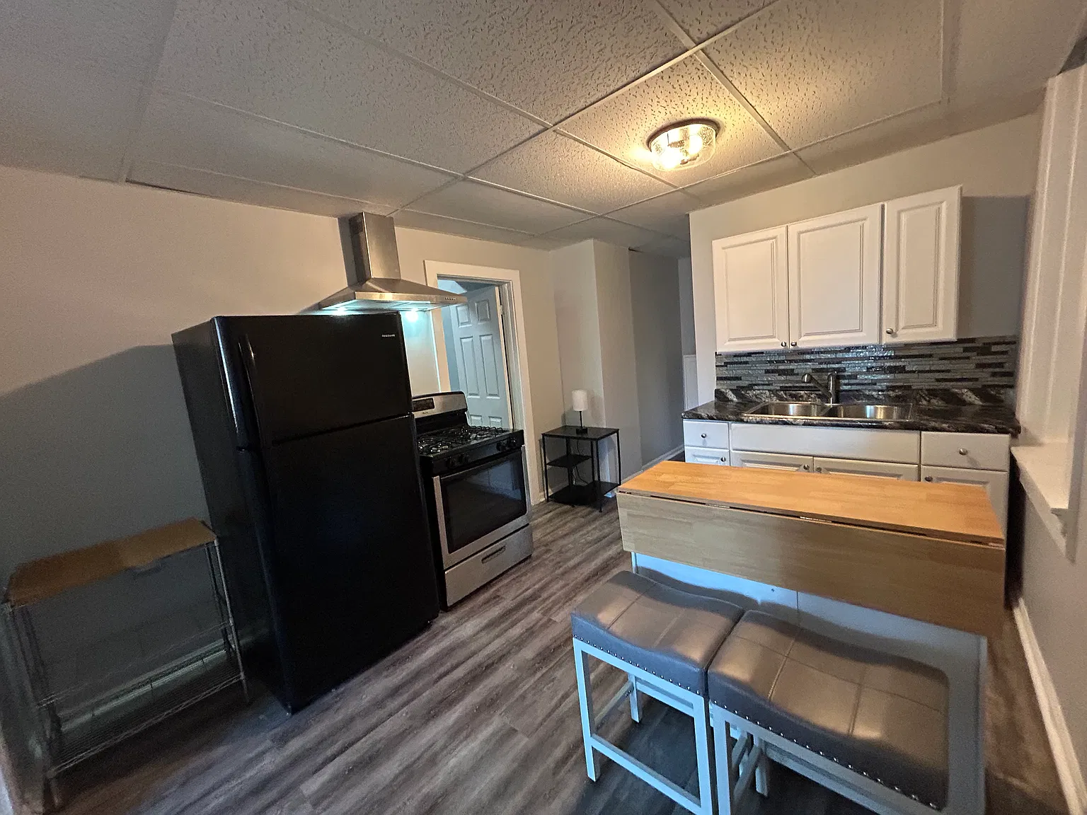 1 bed, 900 sqft, $1,250 — Photo 4