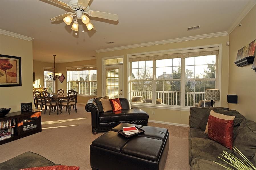 2nd image of 382 Saint Andrews Pl