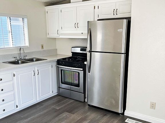 2nd image of 133 E 16th St Space 46