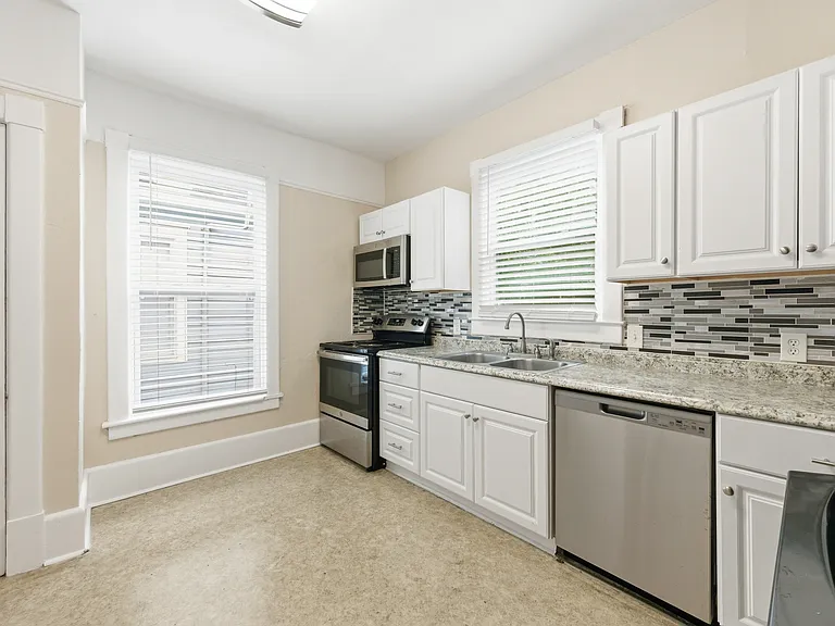 2303B N Abercorn St #B — Photo 14
