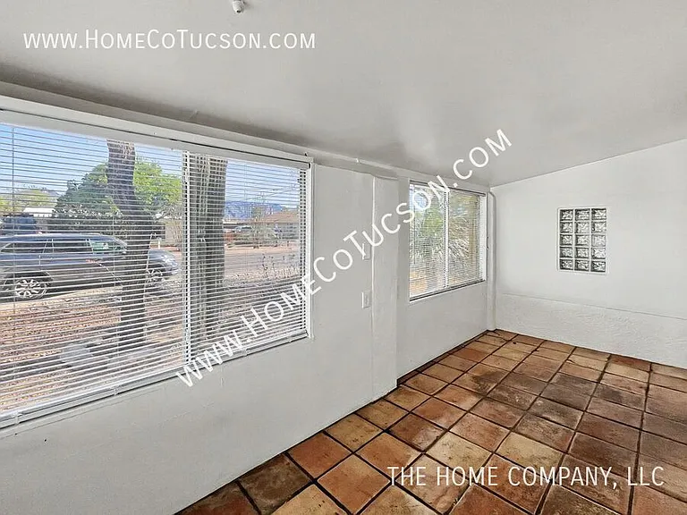 4564 E Seneca St — Photo 6