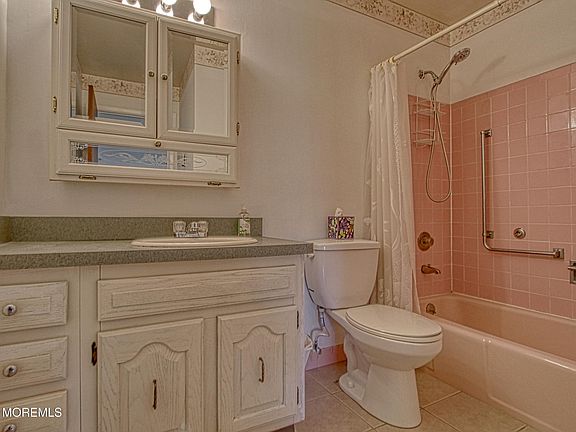 4th image of 1 Wintergreen Lane #B