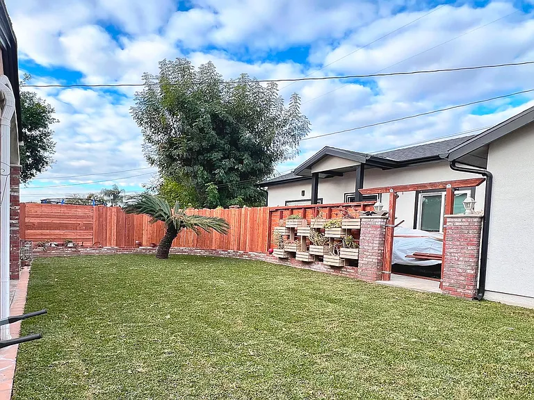 5627 Adele Ave — Photo 6